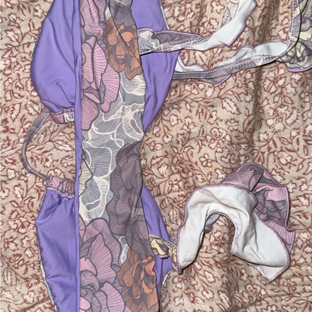 Floral Ruffle Bikini Top - Picture 6 of 7